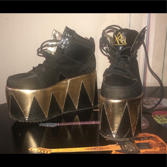 YRU Shoes - YRU Gold/Black Platforms Shoes